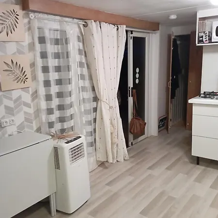 Camping Mobil-home 6 Personnes *